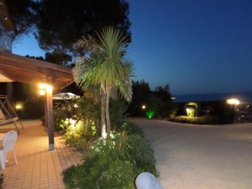 Bed And Breakfast " Il Tesoro Di Mario " Falconara Marittima Exterior foto