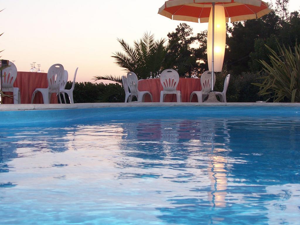 Bed And Breakfast " Il Tesoro Di Mario " Falconara Marittima Exterior foto
