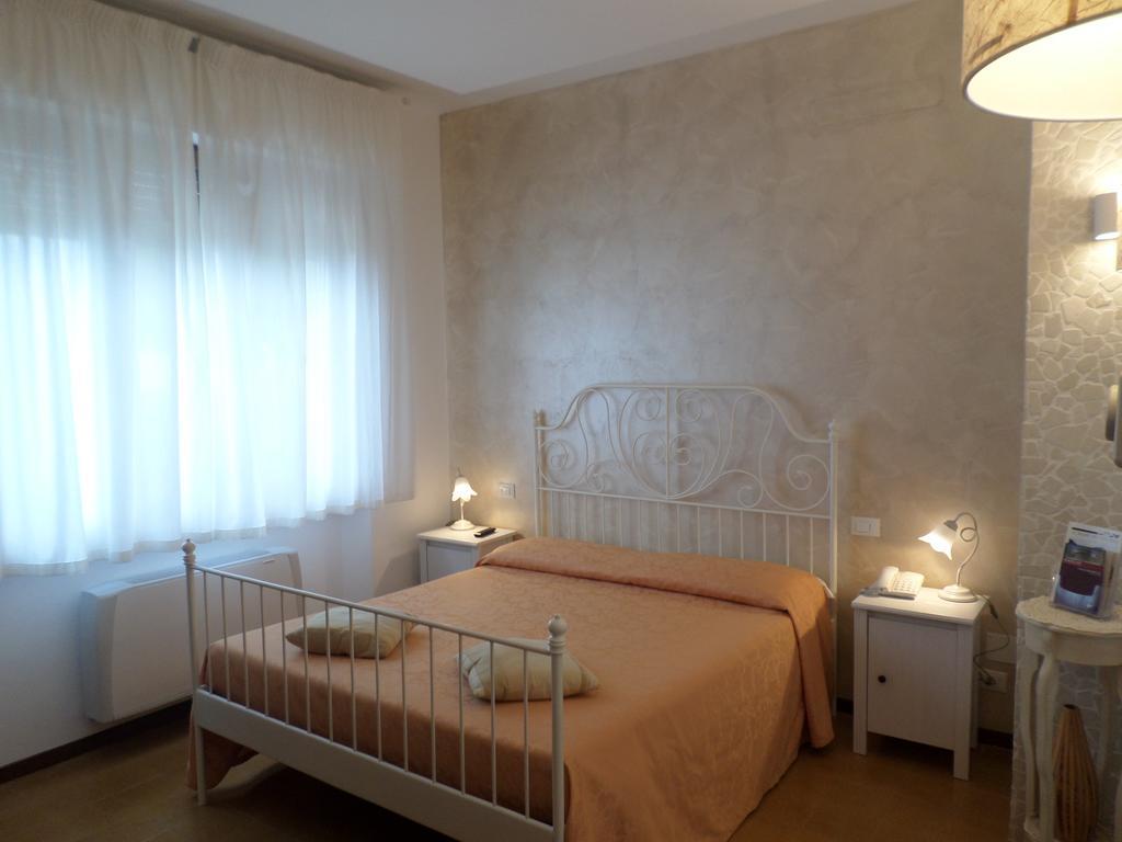 Bed And Breakfast " Il Tesoro Di Mario " Falconara Marittima Exterior foto