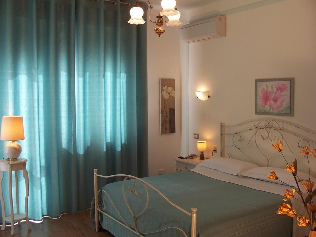 Bed And Breakfast " Il Tesoro Di Mario " Falconara Marittima Zimmer foto
